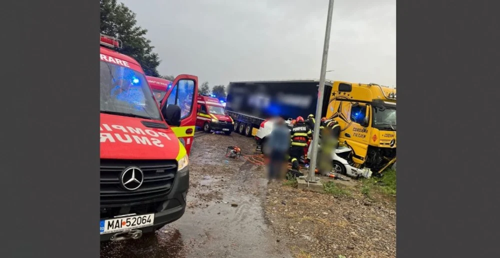 Accident îngrozitor pe „drumul morții”, între un autoturism și un TIR. Cel puțin o persoană a decedat