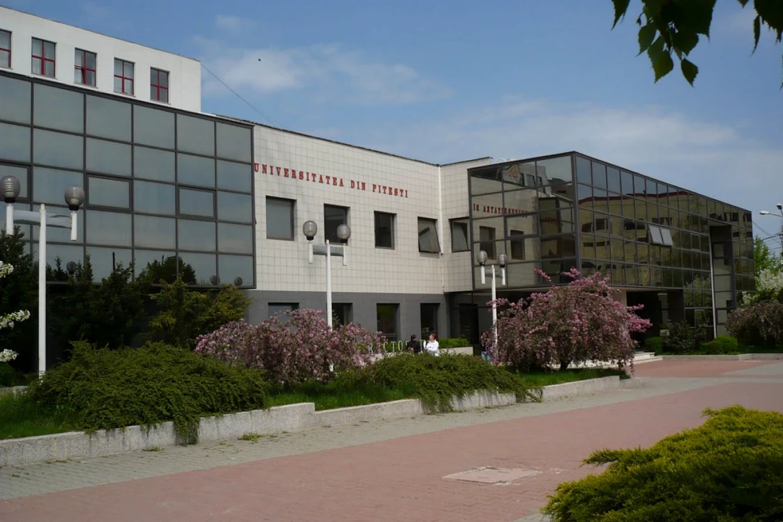 Universitatea din Piteşti are 8.500 de studenţi FOTO: Denis Grigorescu