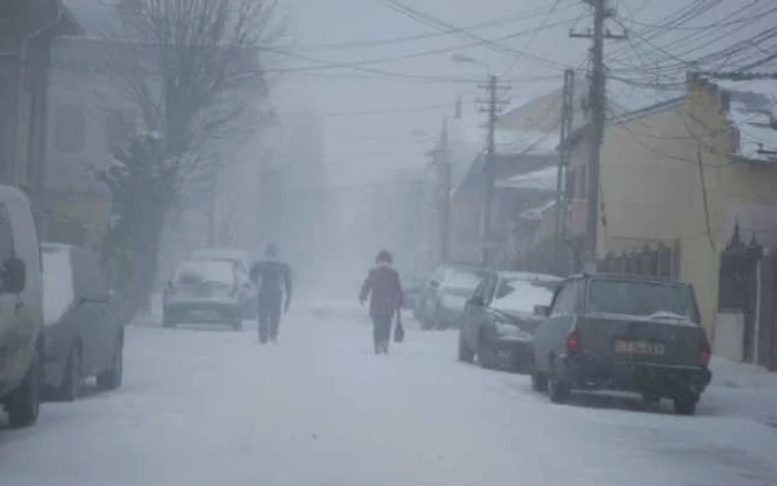 Se circulă în condiţii de iarnă pe toate străzile din oraş