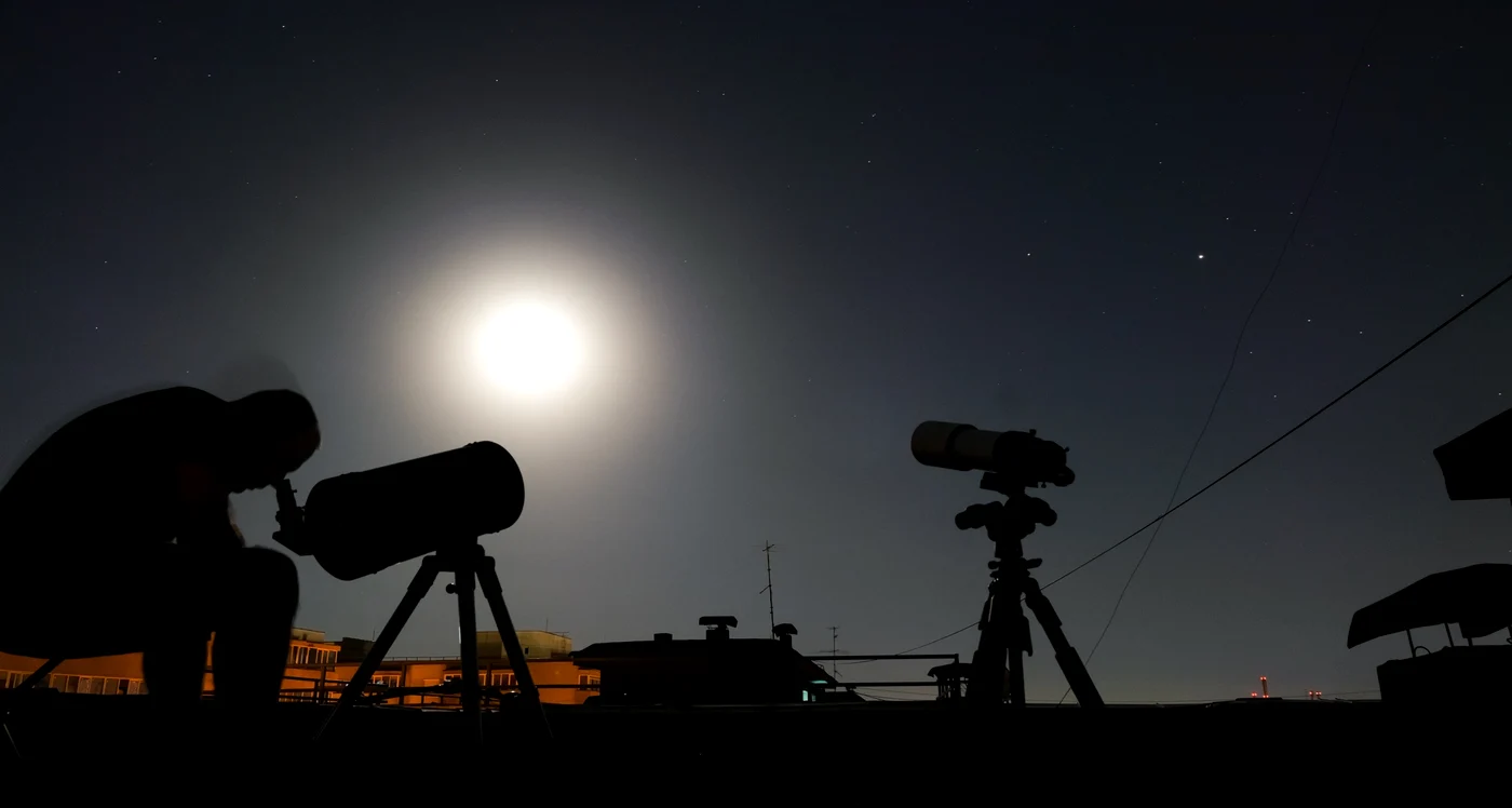 Spectacolul cosmic poate fi observat și fără ajutorul unui telescop