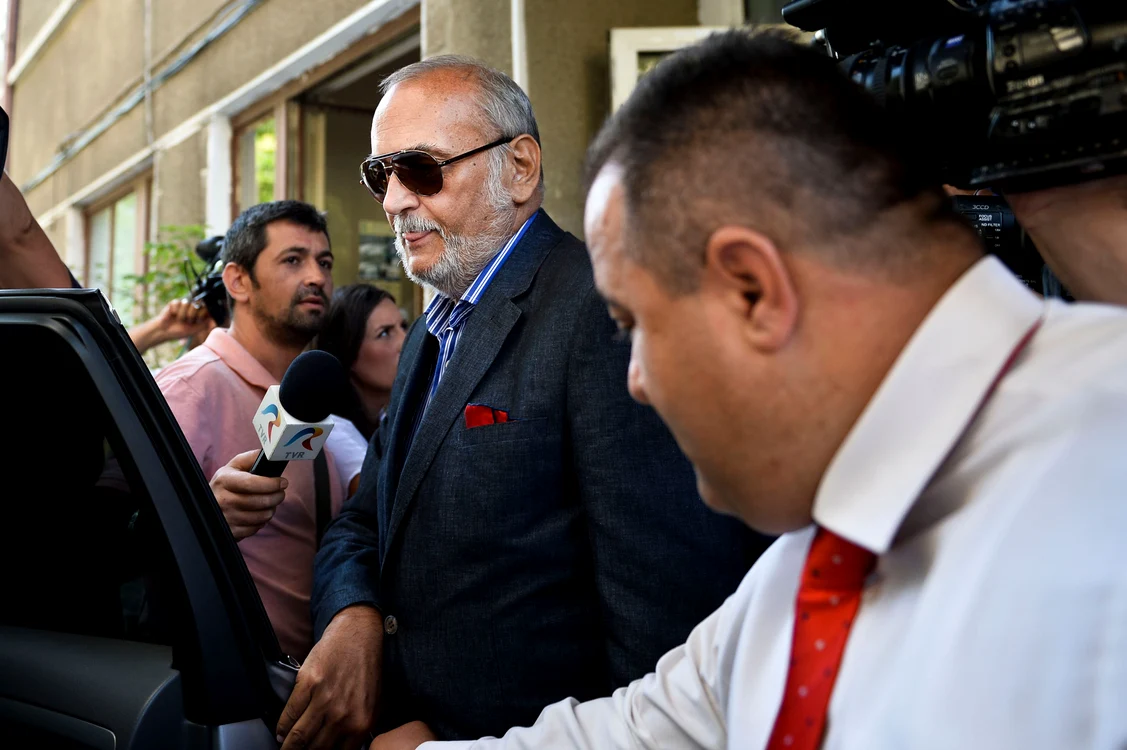 2013 - Întors în ţară după transplant, Patriciu a intrat în vizorul poliţiştilor antifraudă