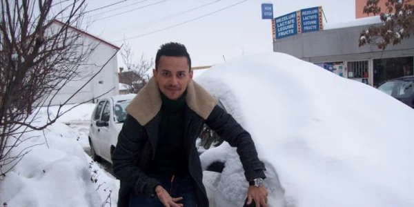 Tânărul vrea să dea primăria în judecată