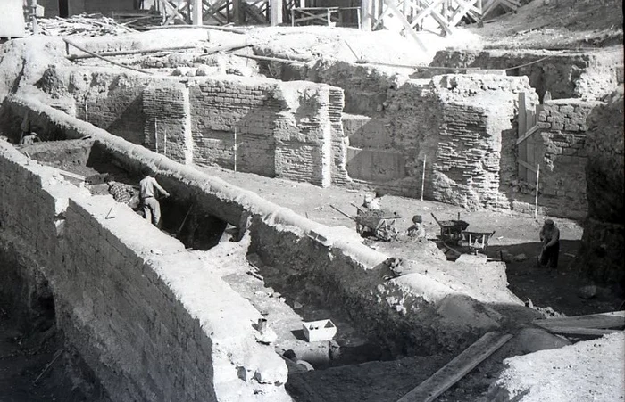 Săpături la Edificiul Roman în anul 1960 Colectie Muzeul de Istorie si Arheologie Constanta