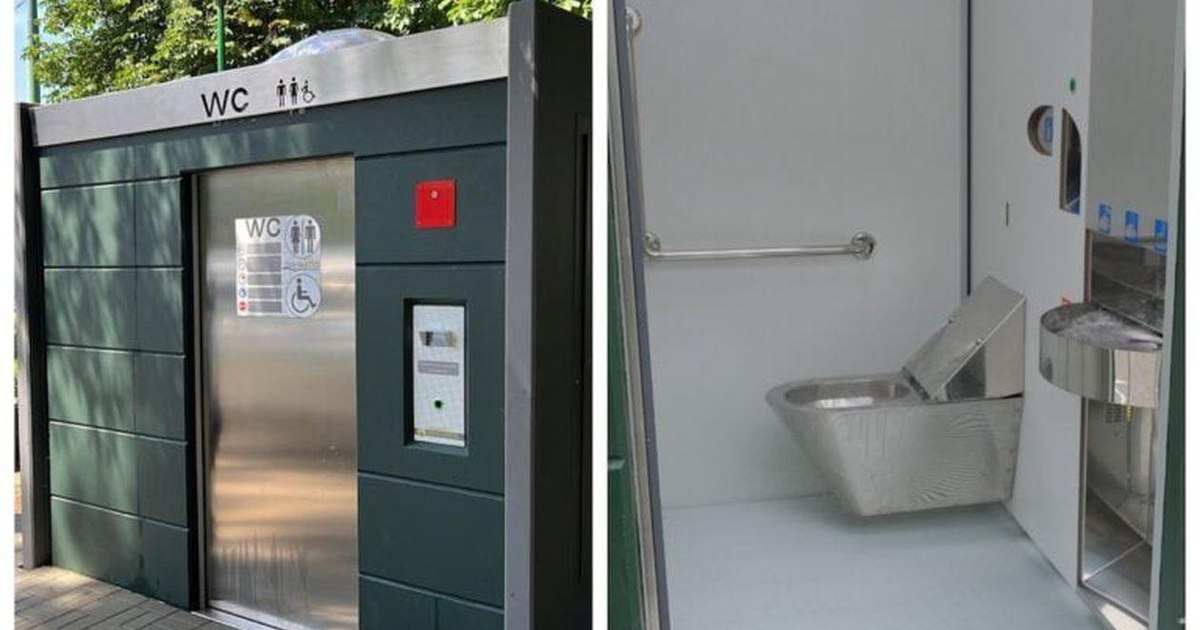 Toaletă la preț de apartament: 64.000 de euro pentru un grup sanitar inteligent într-un parc din Ghimbav