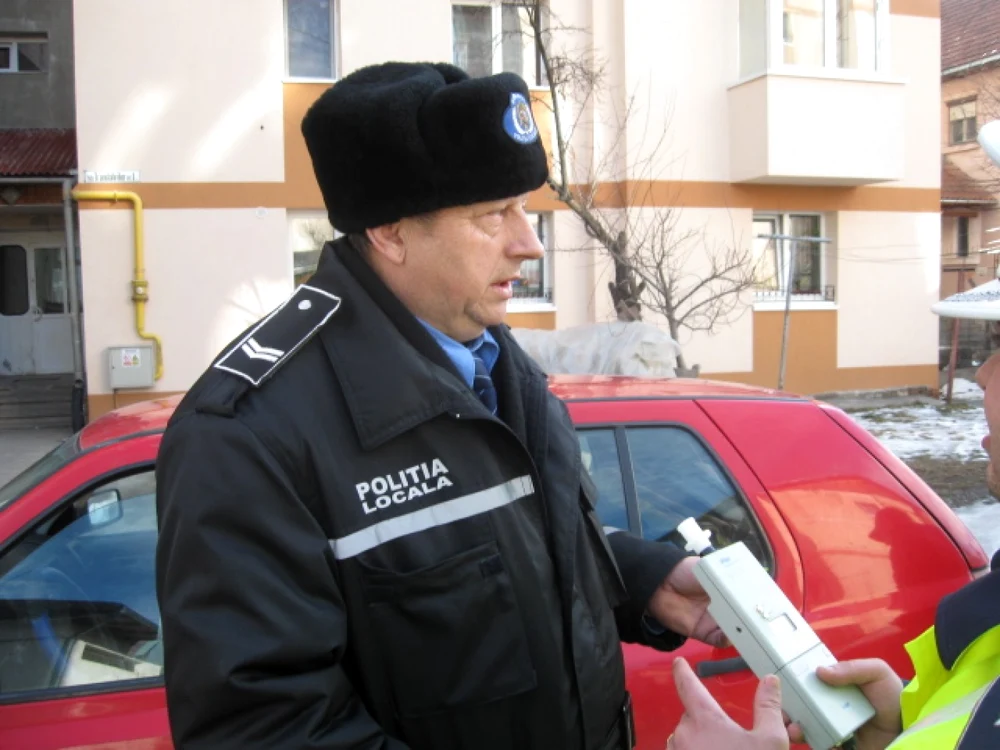 Poliţistul comunitar Nelu Andronic avea o alcoolemie de 0,65 miligrame per litru alcool în aerul expirat.    Foto: Sandrinio Neagu