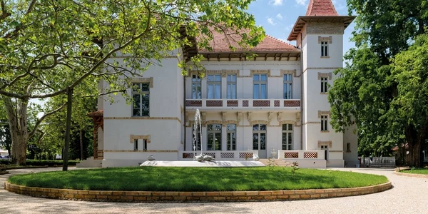 slobozia conacul manasia restaurat a fost introdus in circuitul turistic foto domeniulmanasia.ro