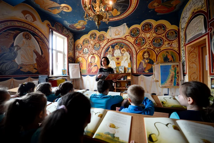 La orele de Religie, profesorii nu ar trebui să vorbească elevilor despre Satana și rock