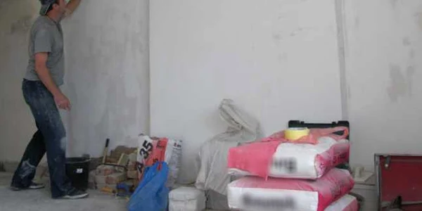 Muncitorii angajaţi de proprietarii care vor să-şi modernizeze apartamentele fac de multe ori lucrări fără cap