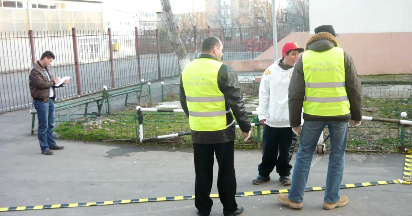 Un martor indică poliţiştilor locul în care a pornit scandalul FOTO Adevărul