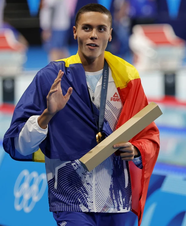 David Popovici, la finalul celei mai frumoase ceremonii de premiere (FOTO: EPA)