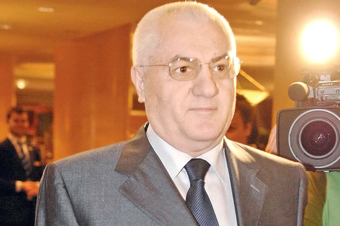 
    Dumitru Dragomir  