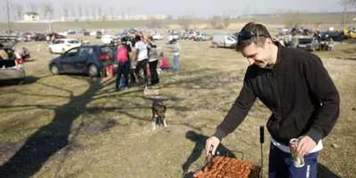 Sociologul Alfred Bulai consideră decizia o „prostie legislativă” şi o „mişcare de marketing”, care „ar avea şanse să prindă rapid dacă ziua ar fi declarată liberă, pentru că atunci lumea se va distra, cu siguranţă, indiferent de motiv”. FOTO Adevărul