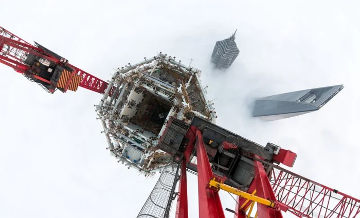 Raskalov şi Makhorov au escaladat Shanghai Tower în timpul nopţii, pentru a nu observaţi de gardieni (Foto: Caters)