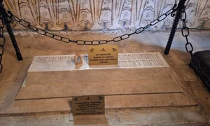 mormantul lui mircea cel batran de la manastirea cozia a fost redeschis dupa un secol 1030605 webp