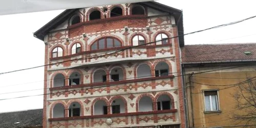 Clădire oribilă care va fi demolată Foto