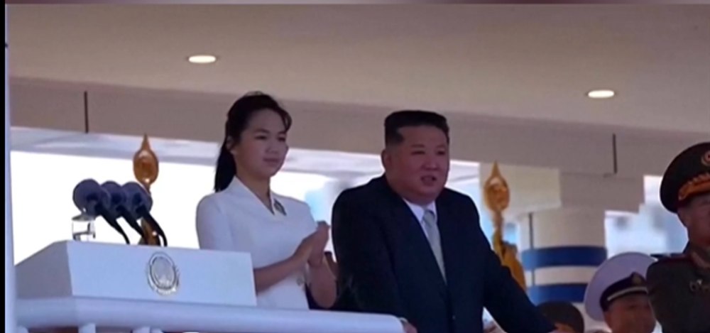 Kim Jong Un își relansează distrugătorul după eșecul din 2025. Nava s-a răsturnat în port, iar liderul nord-coreean a vorbit despre un „act criminal”