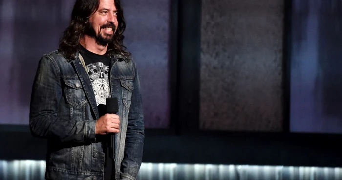 Dave
Grohl şi restul membrilor Foo Fighters au continuat concertul,
atrăgând aprecierea fanilor formaţiei FOTO AP