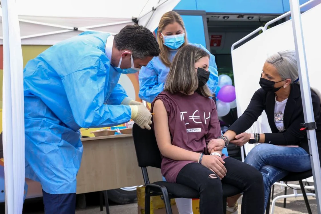 
    Vaccinarea anti Covid a copiilor a debutat la 1 iunie, chiar de ziua lorSursa foto: RoVaccinare/Facebook  