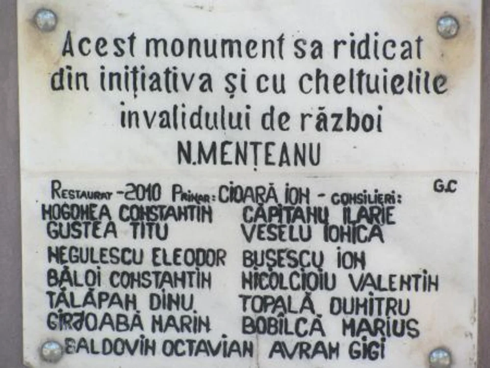 Primarul şi 14 consilieri s-au semnat ca restauratori pe monument