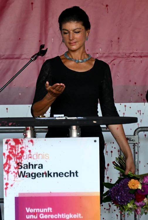 Sahra Wagenknecht a fost atacată cu vopsea roșie la un eveniment de campanie FOTO EPA-EFE