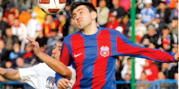 Romeo Surdu (dreapta) vrea să devină titular la Steaua