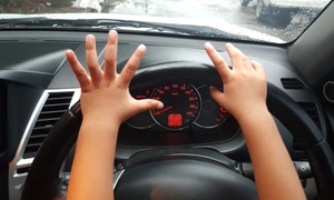 copil volan FOTO Shutterstock