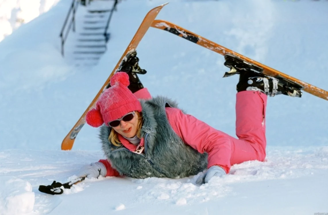 
    Este foarte important cum cazi la schi ca să nu-ți rupi mâinile sau picioareleFoto:blogalpin.info  
