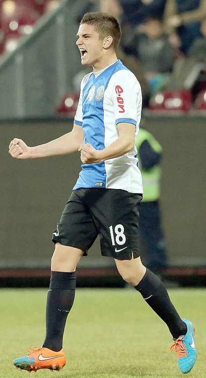 
    Răzvan Marin are 18 ani şi poartă chiar tricoul cu numărul 18 la ViitorulFoto: Sportpictures.eu  