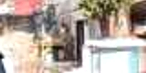 Pompierii au limitat extinderea incendiului, dar casa a avut de suferit şi din cauza apei folosite