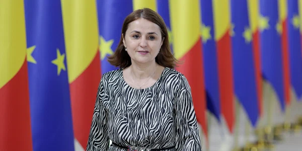 Miniștrii guvernului Ciolacu sosesc la Palatul Victoria după depunerea jurământului de învestitură, în București. FOTO Inquam Photos / Octav Ganea