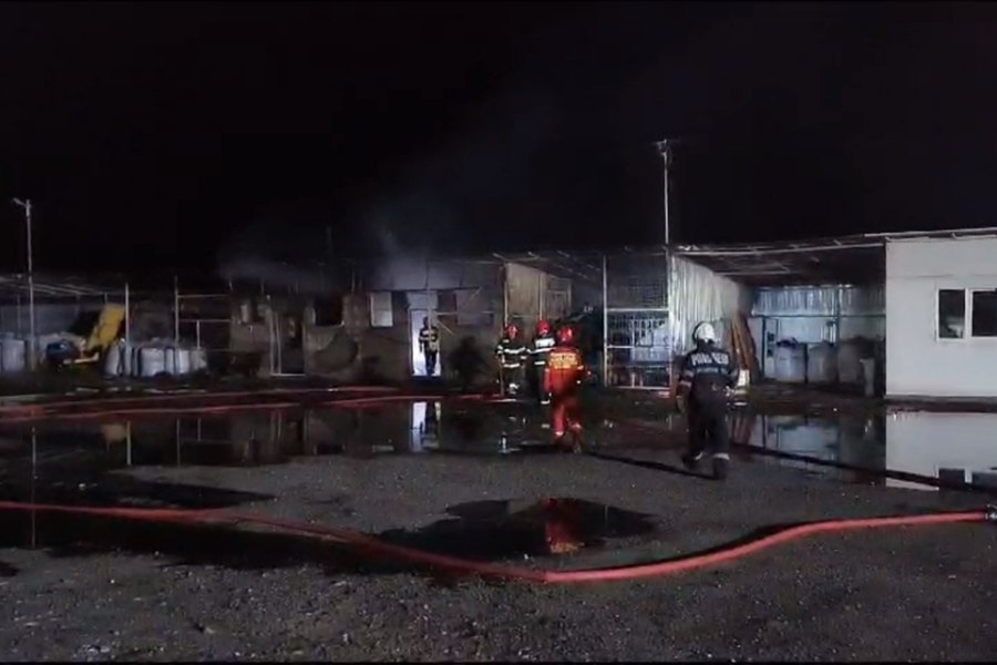 Incendiu la un depozit de carburanţi din Prahova. Focul, stins după ore bune