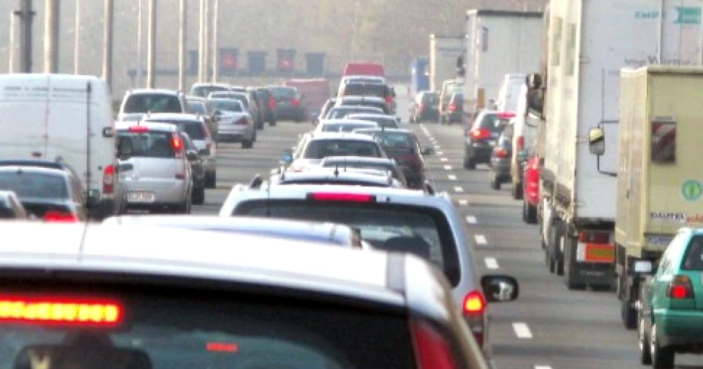 Mașini în trafic