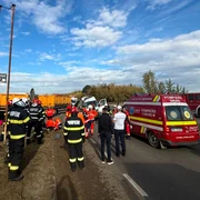 Accident grav pe DN 7, în Buftea: două persoane au murit după impactul dintre un microbuz și o autobasculantă