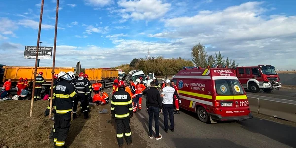 Accident grav pe DN 7, în Buftea: două persoane au murit după impactul dintre un microbuz și o autobasculantă