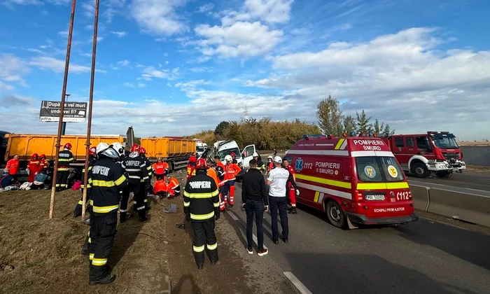 Accident grav pe DN 7, în Buftea: două persoane au murit după impactul dintre un microbuz și o autobasculantă