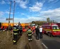 Echipajele de intervenție acordă asistență victimelor.