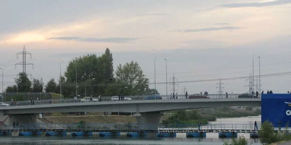 Vechiul pod de pontoane va fi dezafectat, orădenii putând circula în siguranță pe noul Pod Sovata 