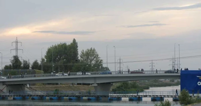 Vechiul pod de pontoane va fi dezafectat, orădenii putând circula în siguranță pe noul Pod Sovata