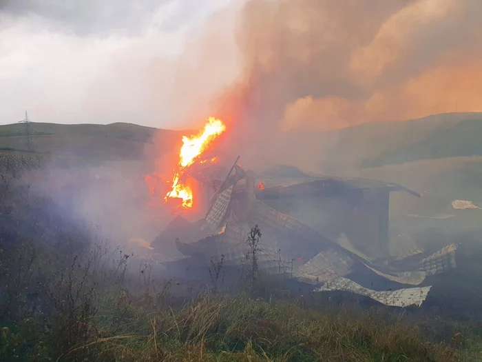 incendiu manastire alba