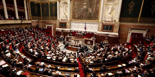 parlamentul francez reuters