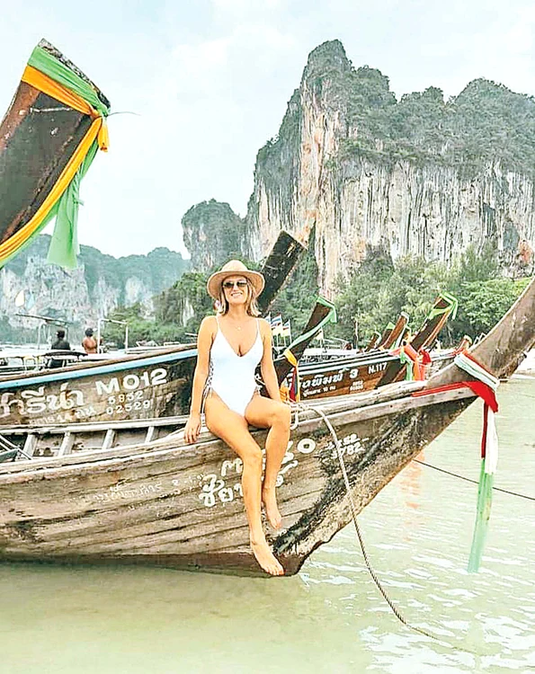 Carmen Negoiţă,  Thailanda, 30 de grade Blogger-iţa de fashion  şi-a etalat ţinutele  de plajă în Asia