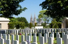 Cimitirul Eroilor din Bayeux, Normandia (© Wernervc / Wikimedia Commons)