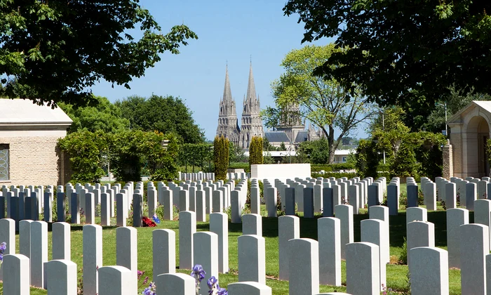 Cimitirul Eroilor din Bayeux, Normandia (© Wernervc / Wikimedia Commons)