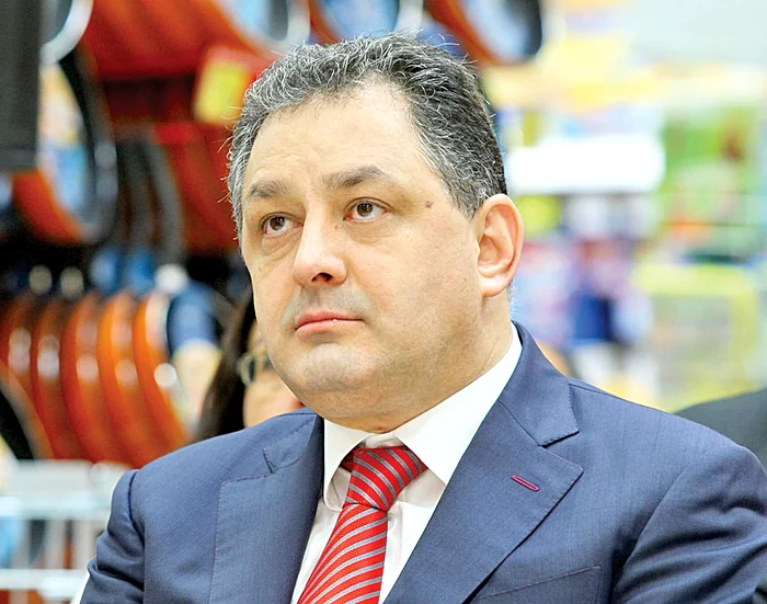 
    Ion Iliescu, candidat  