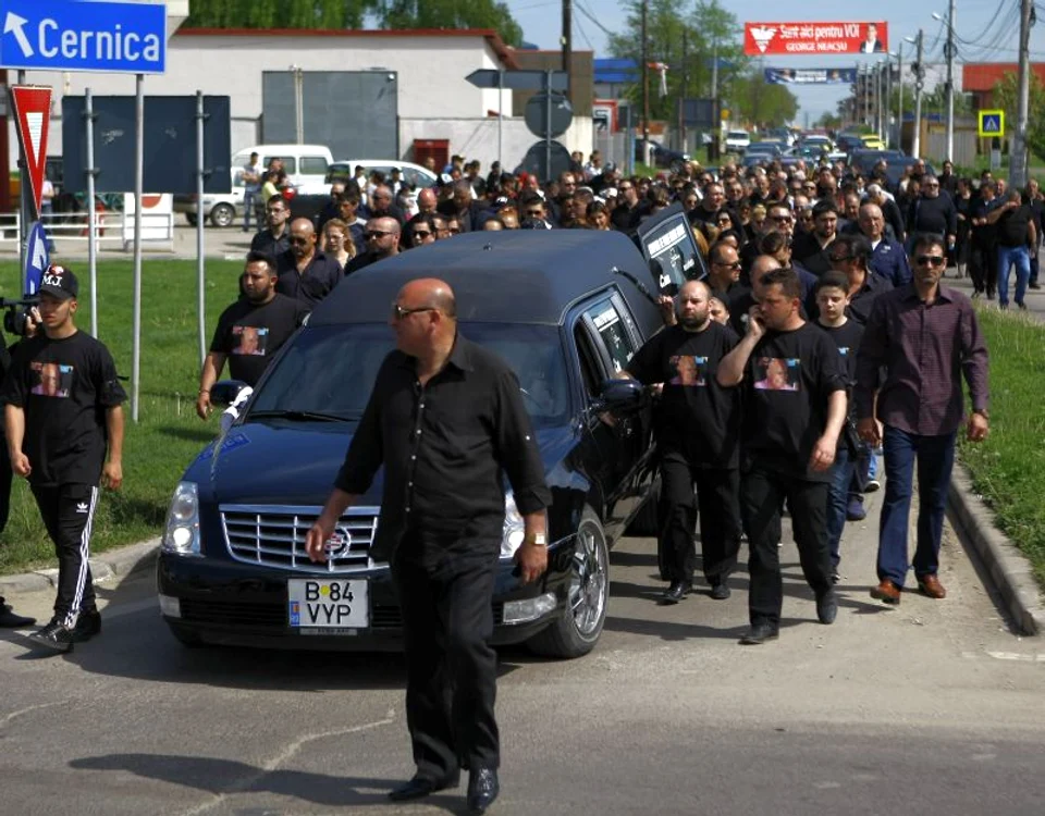 Cortegiul funerar a blocat circulaţia în comuna Pantelimonfoto: David Muntean