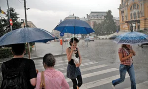 Furtunile puternice, extrem de dese în timpul verii  gif