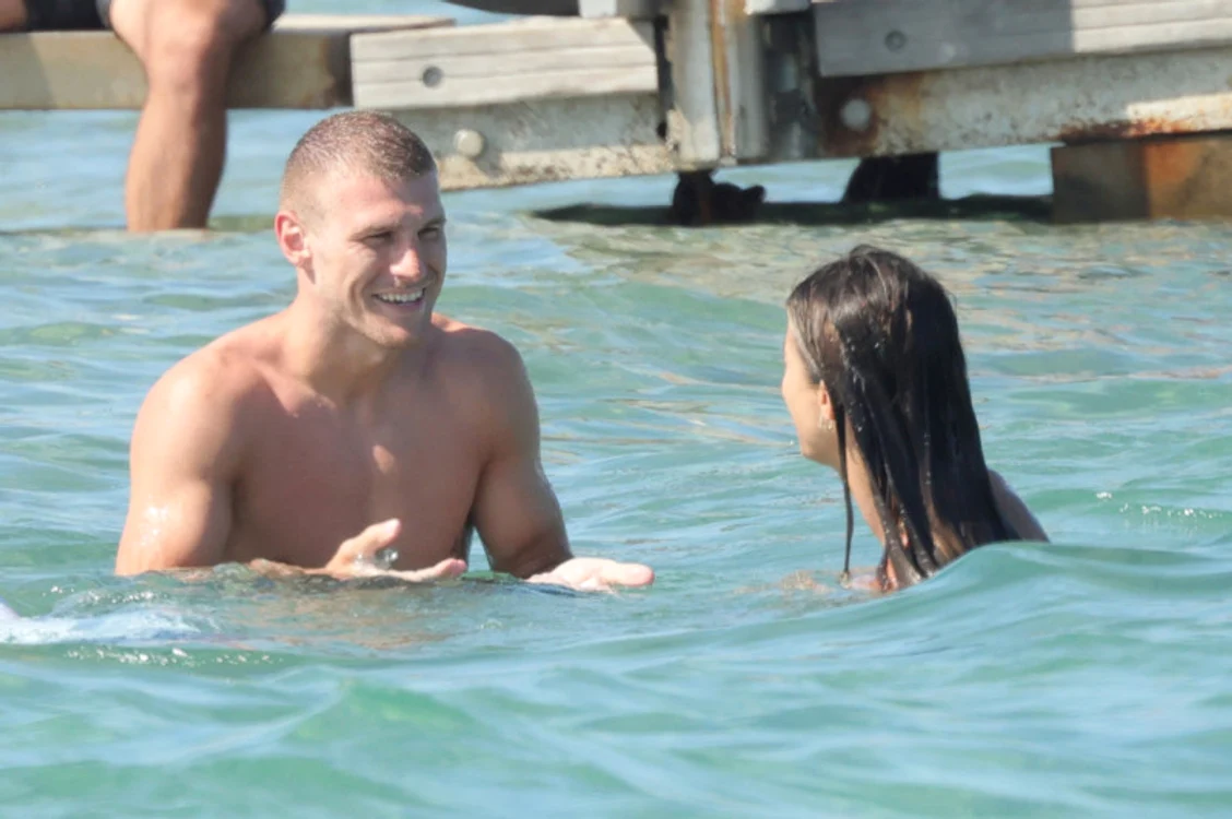 Elisabetta Canalis în vacanță cu sportivul român Georgian Cîmpeanu. Foto: Profimedia Images 