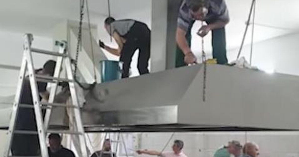 Un hotel amendat de Piedone a cumpărat și montat o bucătărie în timp record