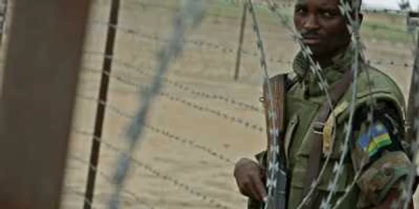 Militarii africani au împrejmuit zona