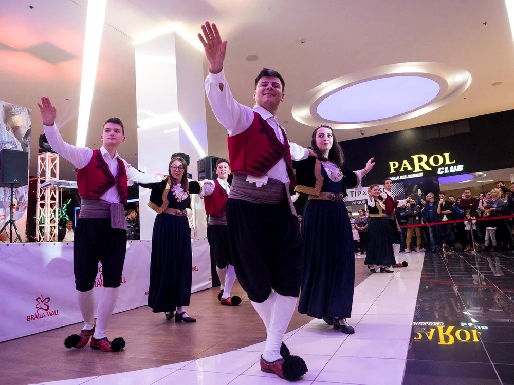 Alexandru s-a format ca dansator la un cunoscut teatru de dansuri din Grecia FOTO arhiva personală